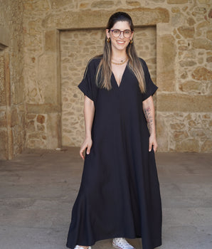 Vestido comprido decote em bico preto