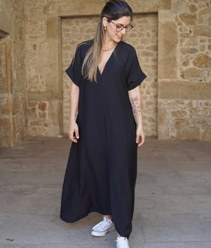 Vestido comprido decote em bico preto