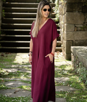 Vestido comprido decote em bico bordô