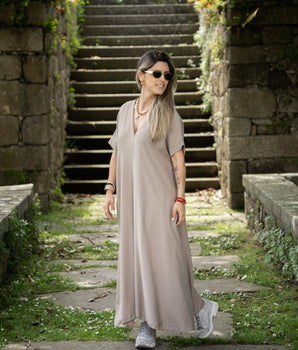 Vestido comprido decote em bico