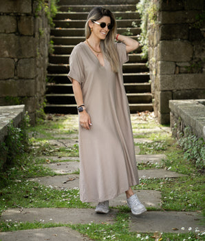 Vestido comprido decote em bico