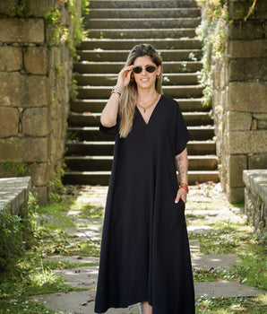 Vestido comprido decote em bico preto